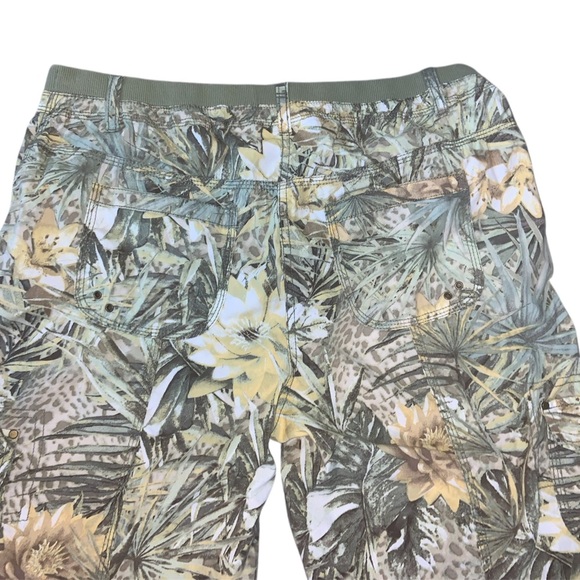Chico’s Tropical Utility Cargo Crop Pant - Picture 6 of 8